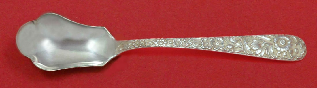 Kirk Repousse Sterling Silver Relish Scoop 5 5/8" Custom Floral Design: Kirk Repousse Sterling Silver Relish Scoop 5 5/8" Custom Floral Design This exquisite relish scoop, crafted by Kirk, is made from high-quality sterling silver. Measuring 5 5/8" in length, it showcases