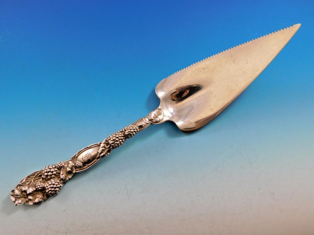 Tiffany & Co Blackberry Sterling Silver Pie Server 11 1/8 Serrated Blade: Tiffany & Co Blackberry Sterling Silver Pie Server 11 1/8 Serrated Blade This exquisite pie server from Tiffany & Co. is part of the renowned Blackberry pattern, featuring a charming blackberry motif