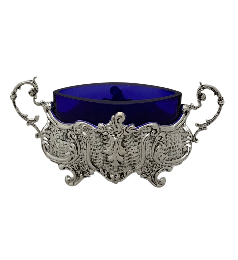 Handmade 925 Sterling Silver Blue Crystal Leaf Floral Salt Holder: Handmade 925 Sterling Silver Blue Crystal Leaf Floral Salt Holder This exquisite single salt holder is crafted from fine 925 sterling silver and adorned with striking blue crystals. The piece showcase