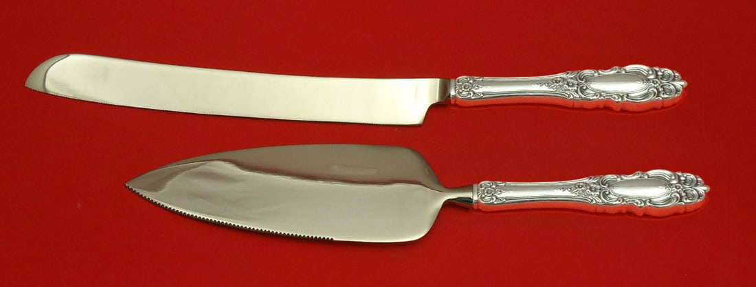 Towle Grand Duchess Sterling Silver Wedding Cake Set 2pc Custom Made: Towle Grand Duchess Sterling Silver Wedding Cake Set 2pc Custom Made This elegant wedding cake set features the Grand Duchess pattern by Towle, crafted from high-quality sterling silver. The set inclu