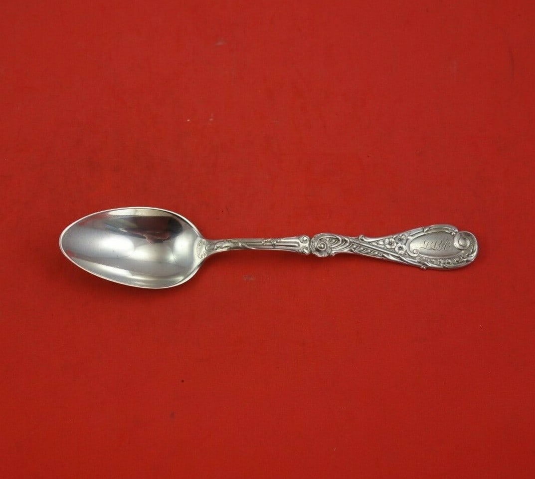 Reed and Barton La Rocaille Sterling Silver Place Soup Spoon 7 3/8": Reed and Barton La Rocaille Sterling Silver Place Soup Spoon 7 3/8" This exquisite place soup spoon is part of the La Rocaille pattern by Reed and Barton, crafted from high-quality sterling silver. Me