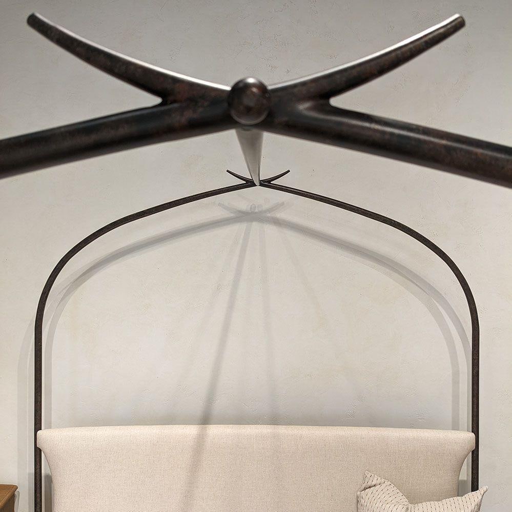 Woodbridge Black Atrium Bed Traditional Design 92H x 65W x 85D: Woodbridge Black Atrium Bed Traditional Design 92H x 65W x 85D Discover the elegance of the Antique Style Black Traditional Atrium Bed, designed to bring a vintage charm to your bedroom. This stunning