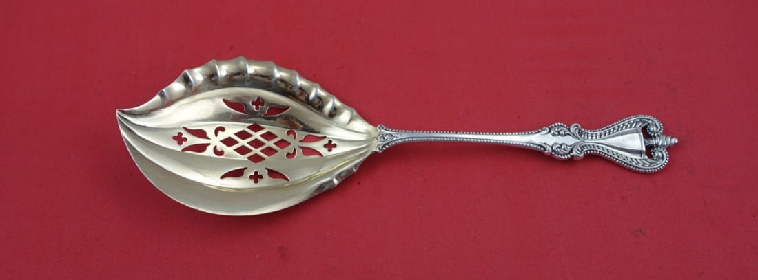 Towle Old Colonial Sterling Silver Oyster Server Gold Wash 8.5 Inch: Towle Old Colonial Sterling Silver Oyster Server Gold Wash 8.5 Inch Enhance your dining experience with this exquisite Old Colonial Oyster Server by Towle, crafted from sterling silver. Measuring 8 1/