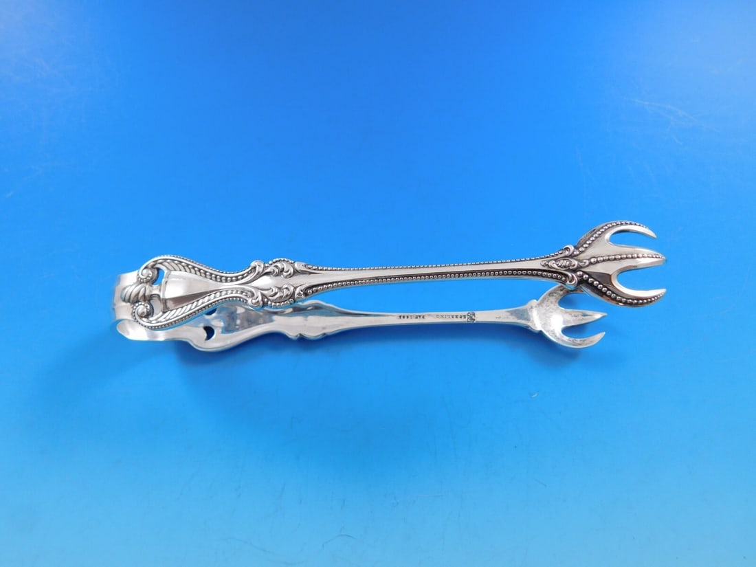 Towle Old Colonial Sterling Silver Large Sugar Tong 4 3/4" Serving Piece: Towle Old Colonial Sterling Silver Large Sugar Tong 4 3/4" Serving Piece Experience the elegance of the Old Colonial pattern by Towle with this large sterling silver sugar tong, measuring 4 3/4". Craf