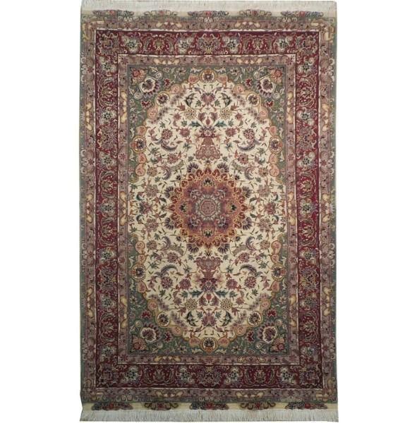 Luxury Handmade Wool and Silk Rug 6.1 x 9.6 ft: Luxury Handmade Wool and Silk Rug 6.1 x 9.6 ft Free continental US Shipping Discover the elegance of this high-quality handmade rug, crafted from a luxurious blend of wool and silk. Measuring 6.1 x 9.