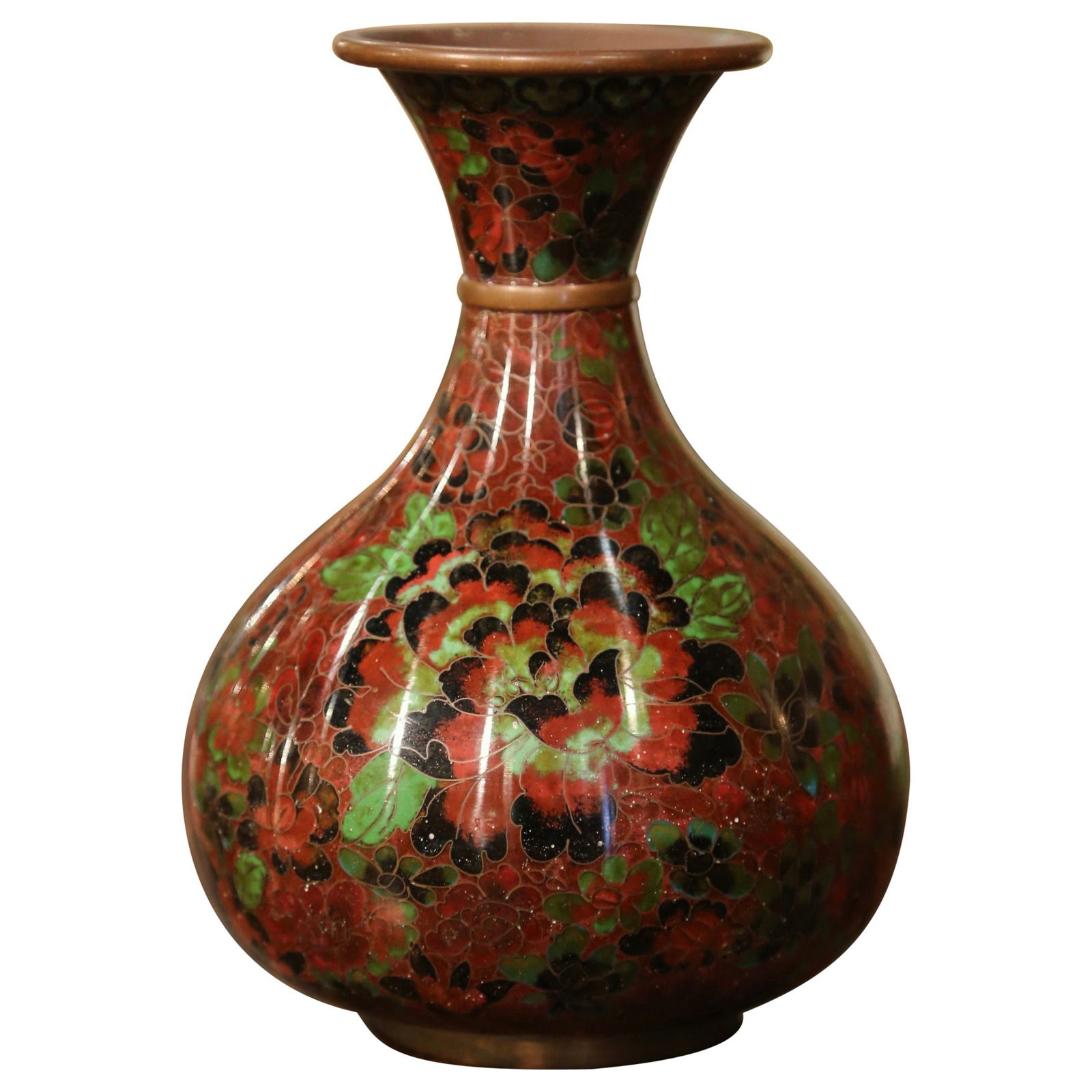 Vintage Chinese Cloisonne Enamel Floral Vase on Wooden Stand: Vintage Chinese Cloisonne Enamel Floral Vase on Wooden Stand This stunning Vintage Chinese Cloisonne Enamel Vase features intricate floral motifs and is mounted on a beautifully carved ebonized wood s