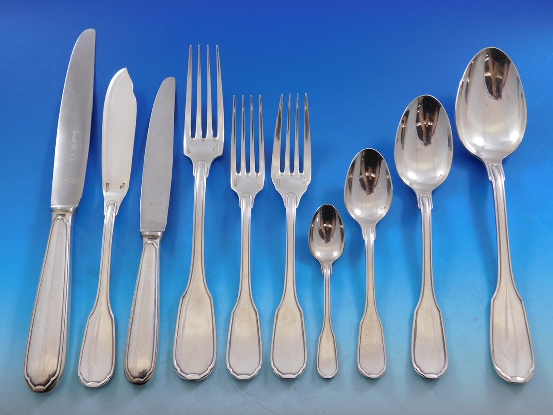 Christofle Plunir 120-Piece Silverplate Flatware Set France: Christofle Plunir 120-Piece Silverplate Flatware Set France Experience the elegance of dining with the Plunir flatware service set by Christofle, crafted in France. This exquisite 120-piece collection
