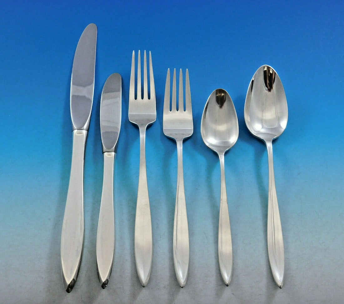 Gorham Esprit Sterling Silver Flatware Set for 18, 121 Pieces, Mid-Century Modern: Gorham Esprit Sterling Silver Flatware Set for 18, 121 Pieces, Mid-Century Modern This stunning Esprit flatware set by Gorham features a total of 121 pieces crafted from high-quality sterling silver,