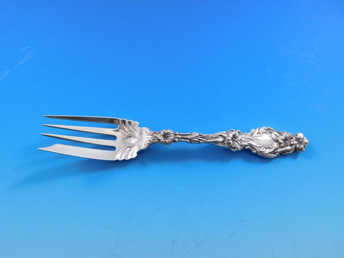 Whiting Lily Sterling Silver Heirloom Salad Fork 6 Inch Vintage Flatware: Whiting Lily Sterling Silver Heirloom Salad Fork 6 Inch Vintage Flatware This exquisite salad fork is part of the revered "Lily" pattern by Whiting, crafted from high-quality sterling silver. Measurin