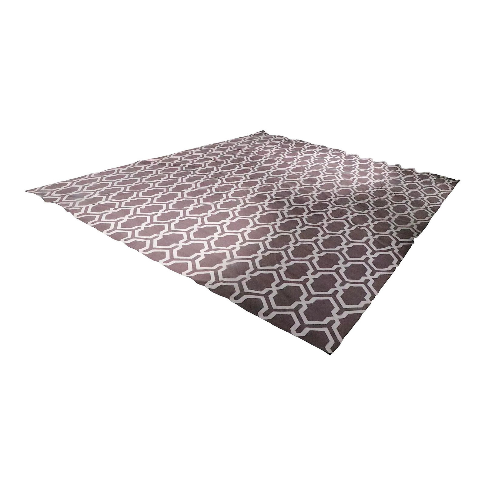 Large Lavender Geometric Dhurrie Rug by The Rug Company: Large Lavender Geometric Dhurrie Rug by The Rug Company This large Dhurrie rug features a striking geometric design with an allover chain link motif of lavender and gray medallions set against an off-