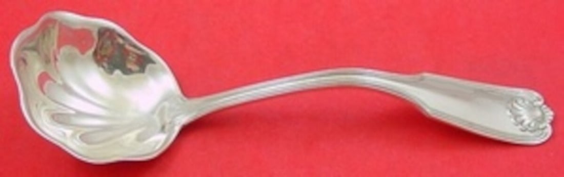 Towle Sterling Silver 7.75 Inch Benjamin Franklin Gravy Ladle: Towle Sterling Silver 7.75 Inch Benjamin Franklin Gravy Ladle Elevate your dining experience with this exquisite Towle Sterling Silver Gravy Ladle, part of the renowned Benjamin Franklin pattern. Meas