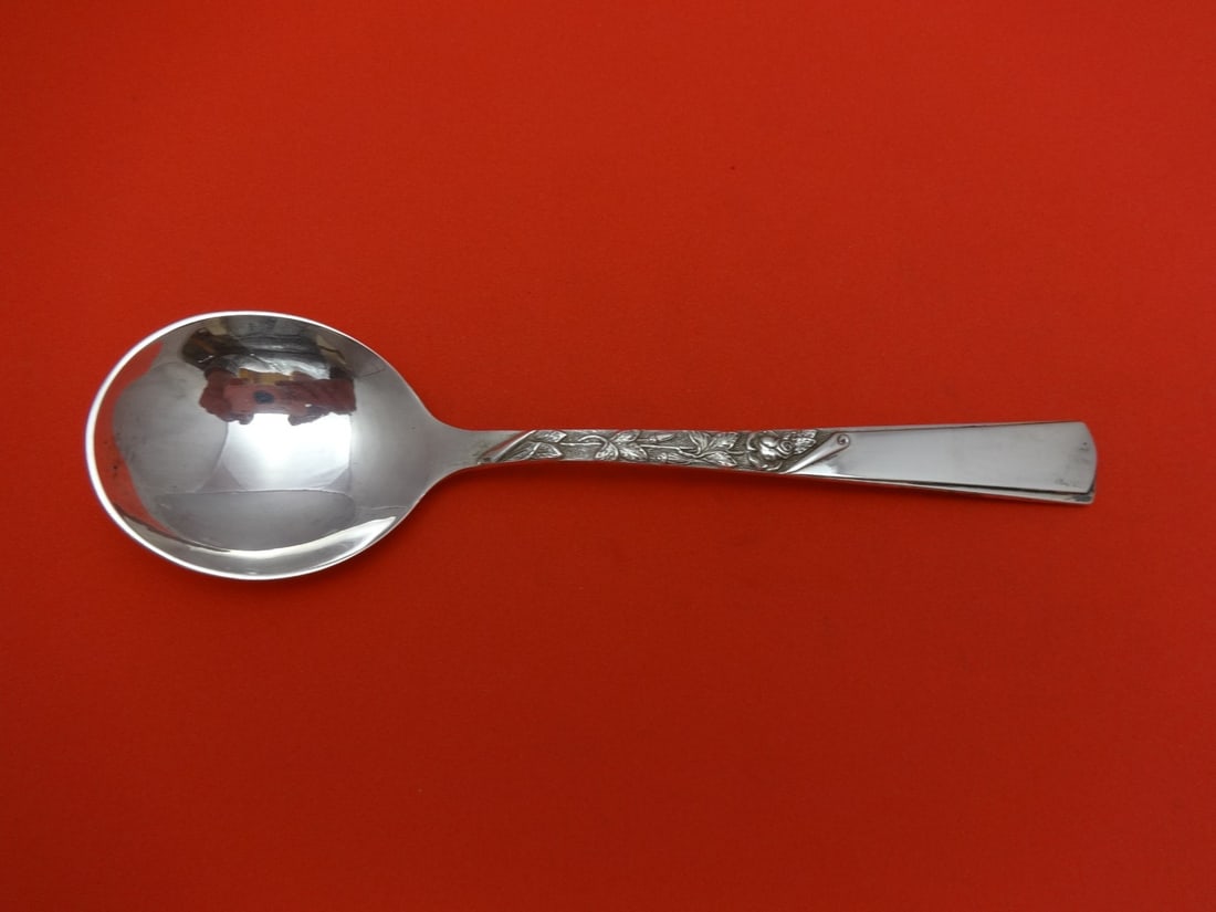 Stieff Rose Motif Sterling Silver Cream Soup Spoon 6 3/8": Stieff Rose Motif Sterling Silver Cream Soup Spoon 6 3/8" This exquisite cream soup spoon features the elegant Rose Motif pattern, crafted from high-quality sterling silver by Stieff. Measuring 6 3/8