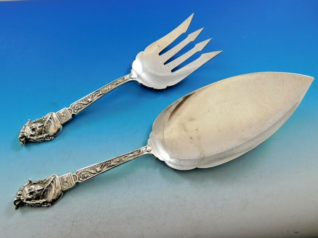Gorham Old Masters Sterling Silver Fish Serving Set with Rembrandt Bust: Gorham Old Masters Sterling Silver Fish Serving Set with Rembrandt Bust Enhance your dining experience with this exquisite Old Masters Fish Serving Set by Gorham, crafted from sterling silver. This se