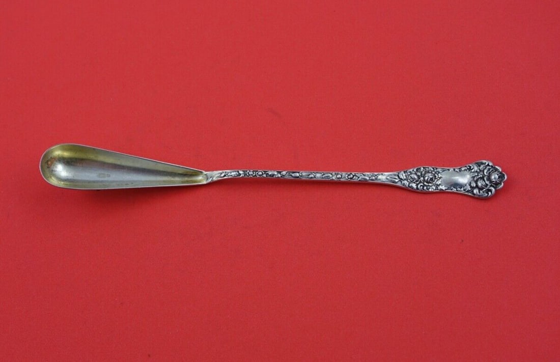 Shiebler American Beauty Sterling Silver Marrow Scoop Gold Wash 7 1/4": Shiebler American Beauty Sterling Silver Marrow Scoop Gold Wash 7 1/4" Experience the elegance of the American Beauty pattern by Shiebler with this exquisite sterling silver marrow scoop. Crafted betw