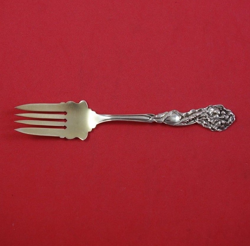 Fessenden Chrysanthemum Sterling Silver Gold Washed Salad Fork 5 1/4": Fessenden Chrysanthemum Sterling Silver Gold Washed Salad Fork 5 1/4" This exquisite salad fork features the elegant Chrysanthemum pattern by Fessenden. Crafted from high-quality sterling silver, this