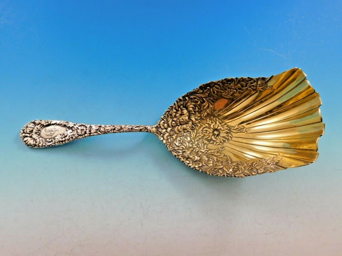 Durgin Chrysanthemum Sterling Silver Cracker Scoop Gold Washed 8 3/8": Durgin Chrysanthemum Sterling Silver Cracker Scoop Gold Washed 8 3/8" This exquisite cracker scoop from the Chrysanthemum pattern by Durgin showcases the intricate beauty of sterling silver craftsmans
