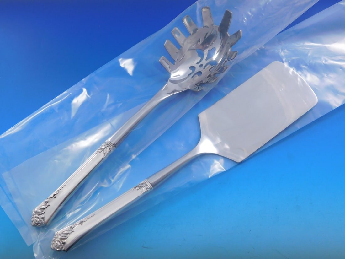 Oneida Damask Rose Sterling Silver Italian 2pc Pasta Serving Set: Oneida Damask Rose Sterling Silver Italian 2pc Pasta Serving Set Enhance your dining experience with the Damask Rose Hostess Set by Oneida. This exquisite 2-piece Italian serving set is crafted from s
