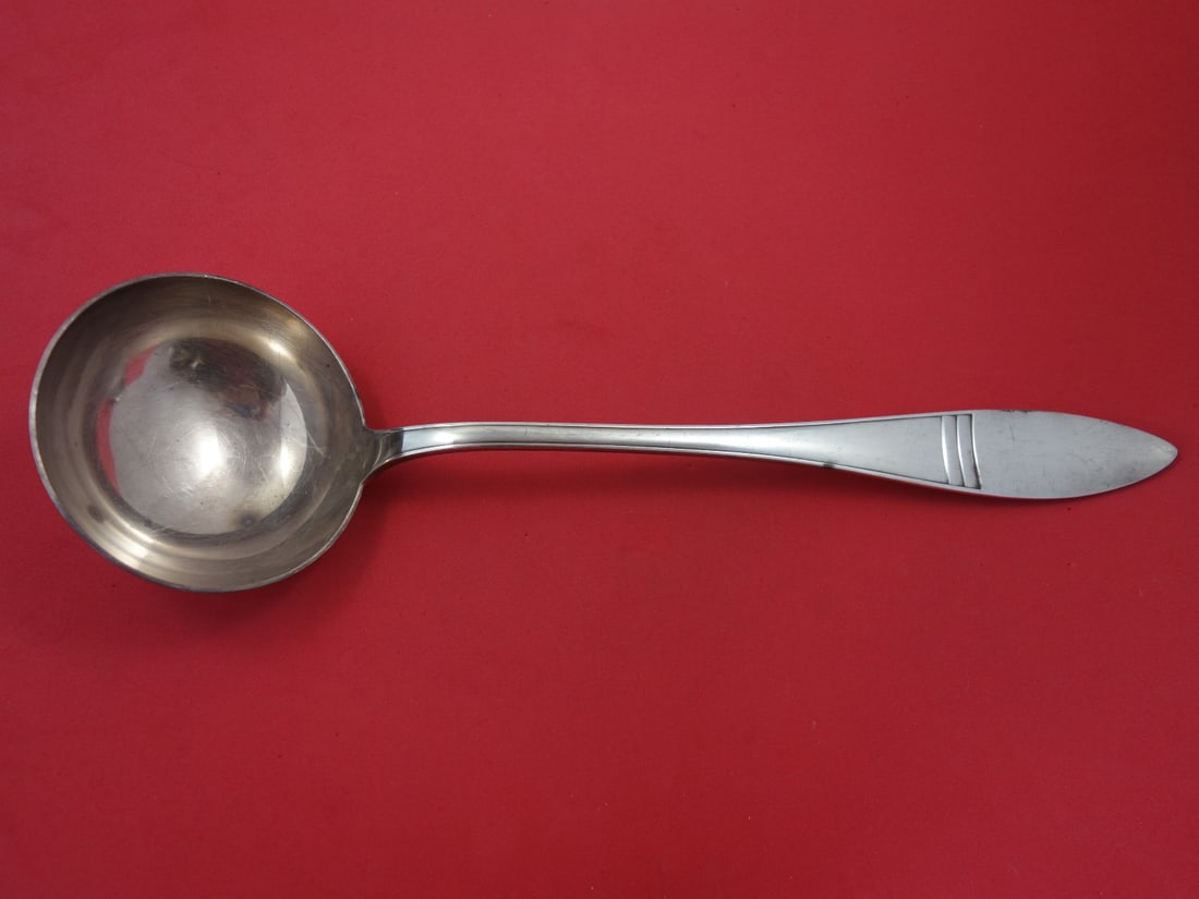 Christofle Continental Silverplate Soup Ladle 12.5 inches: Christofle Continental Silverplate Soup Ladle 12.5 inches This exquisite soup ladle by Christofle is crafted from silverplate, showcasing the elegant Continental pattern. Measuring 12 1/2 inches in le