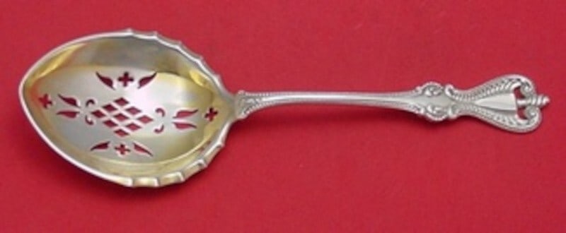 Towle Old Colonial Sterling Silver Gold Washed Pierced Pea Spoon 8 7/8": Towle Old Colonial Sterling Silver Gold Washed Pierced Pea Spoon 8 7/8" This stunning Old Colonial Pea Spoon by Towle is crafted from high-quality sterling silver and features an elegant gold wash fin