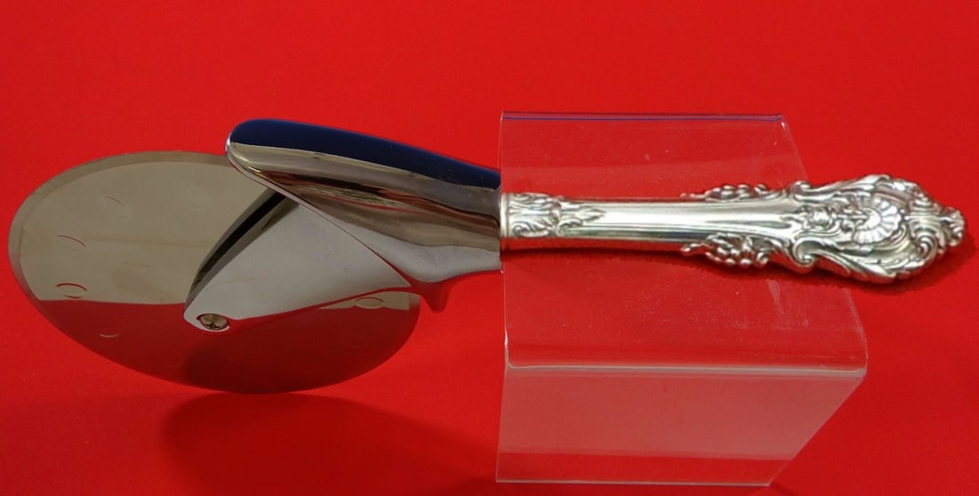 Wallace Sir Christopher Sterling Silver Pizza Cutter 9 1/4 Inch: Wallace Sir Christopher Sterling Silver Pizza Cutter 9 1/4 Inch This exquisite pizza cutter from the 'Sir Christopher' pattern by Wallace is crafted from high-quality sterling silver. Measuring 9 1/4