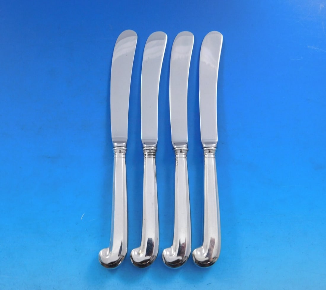 Set of 4 Stieff Queen Anne Williamsburg Sterling Silver Butter Spreaders: Set of 4 Stieff Queen Anne Williamsburg Sterling Silver Butter Spreaders Enhance your dining experience with this exquisite set of four butter spreaders from the renowned pattern Queen Anne Williamsbu