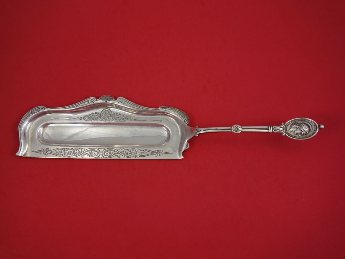 Wendt Medallion Sterling Silver Crumber 13.5 Bright-Cut Design: Wendt Medallion Sterling Silver Crumber 13.5 Bright-Cut Design This exquisite crumber is crafted from sterling silver, featuring a stunning bright-cut design and measuring 13 1/2". Produced by Wendt,