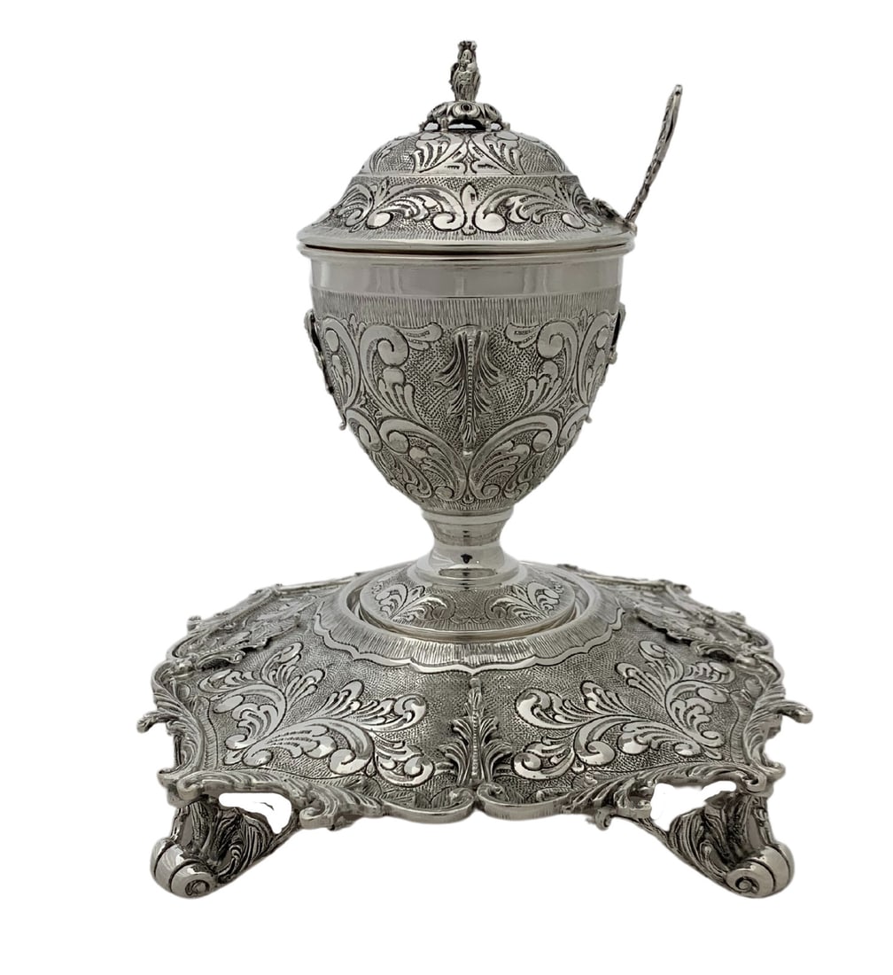 Handmade 925 Sterling Silver Chased Leaf Honey Dish and Tray Set: Handmade 925 Sterling Silver Chased Leaf Honey Dish and Tray Set This exquisite honey dish and tray set is crafted from fine 925 sterling silver, showcasing elegant handmade chased swirl leaf applique