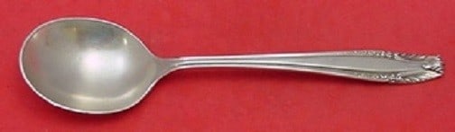 Wallace Stradivari Sterling Silver Gumbo Soup Spoon 6 7/8": Wallace Stradivari Sterling Silver Gumbo Soup Spoon 6 7/8" This exquisite gumbo soup spoon is part of the Stradivari pattern by Wallace, crafted from high-quality sterling silver. Measuring 6 7/8 inch