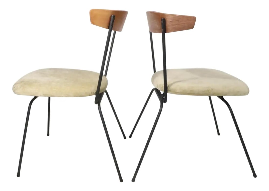Pair of Mid Century Dining Chairs by Clifford Pascoe for Modernmasters: Pair of Mid Century Dining Chairs by Clifford Pascoe for Modernmasters Discover a pair of classic Mid Century Modern dining chairs attributed to designer Clifford Pascoe, crafted for Modernmasters in