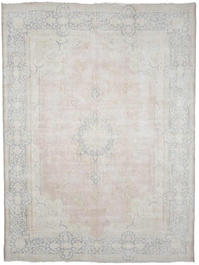 Vintage Hand-Knotted 10X13 ft Oriental Floral Rug Wool Carpet: Vintage Hand-Knotted 10X13 ft Oriental Floral Rug Wool Carpet Transform your living space with this stunning vintage 10X13 ft Antique Oriental Rug. Featuring a traditional floral design in muted tones