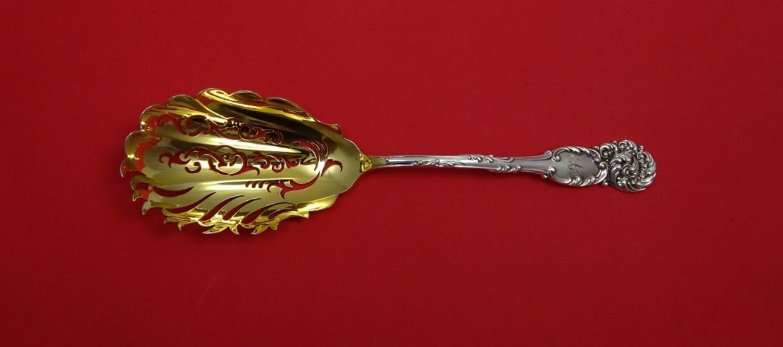 Reed & Barton La Reine Sterling Silver Gold Washed Macaroni Server 9.25": Reed & Barton La Reine Sterling Silver Gold Washed Macaroni Server 9.25" This exquisite macaroni server from Reed & Barton features the elegant La Reine pattern, crafted from high-quality sterling sil