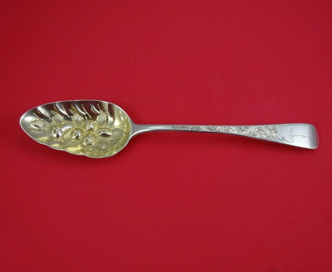 Richard Crossley Georgian Sterling Silver Berry Spoon 8 7/8" with Gold Wash: Richard Crossley Georgian Sterling Silver Berry Spoon 8 7/8" with Gold Wash This exquisite English Georgian serving spoon, crafted by renowned maker Richard Crossley, showcases a beautiful design typi