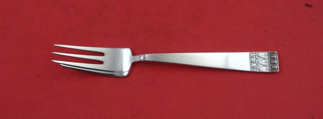 Stancampiano Donatello Sterling Silver 3-Tine Pastry Fork 5.5": Stancampiano Donatello Sterling Silver 3-Tine Pastry Fork 5.5" This elegant pastry fork is part of the Donatello pattern by Stancampiano, crafted from high-quality sterling silver. Featuring three tin