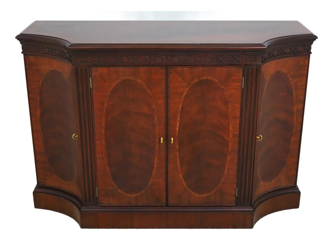 Henkel Harris Chippendale Mahogany Console Cabinet C.1998 (1 of 10)