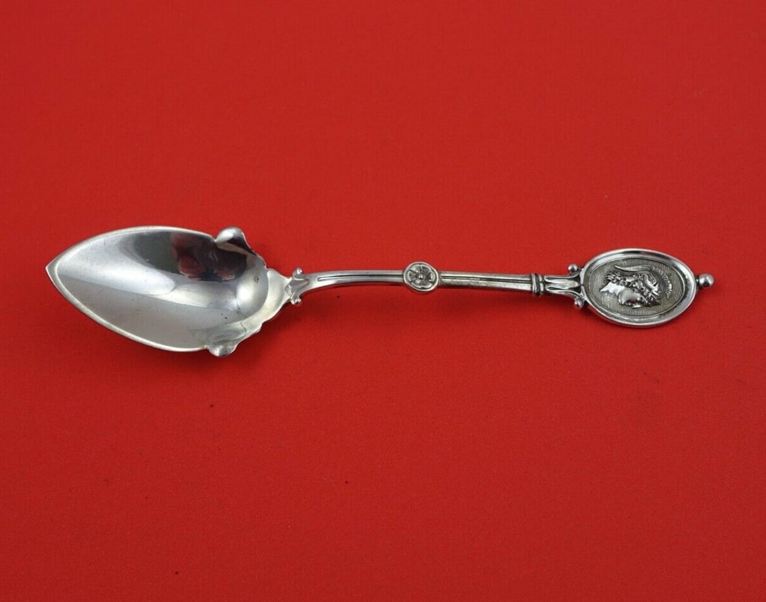 Wendt Sterling Silver Medallion Melon Spoon 5 7/8 Unusual Form: Wendt Sterling Silver Medallion Melon Spoon 5 7/8 Unusual Form This exquisite melon spoon, crafted by Wendt, features the classic Medallion pattern and is made of high-quality sterling silver. Measuri