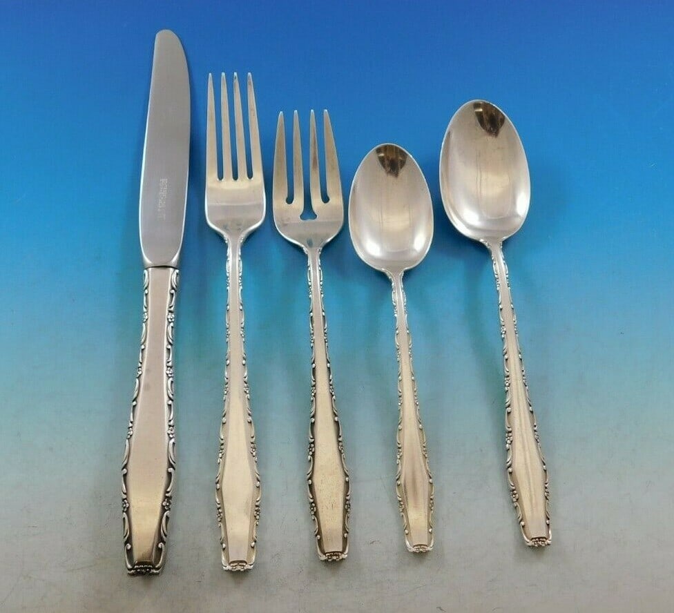 Lunt Rapallo Vintage Sterling Silver Flatware Set for 8, 45 Pieces with Storage Chest: Lunt Rapallo Vintage Sterling Silver Flatware Set for 8, 45 Pieces with Storage Chest Elevate your dining experience with the exquisite Rapallo by Lunt Sterling Silver Flatware Service for 8. This vin