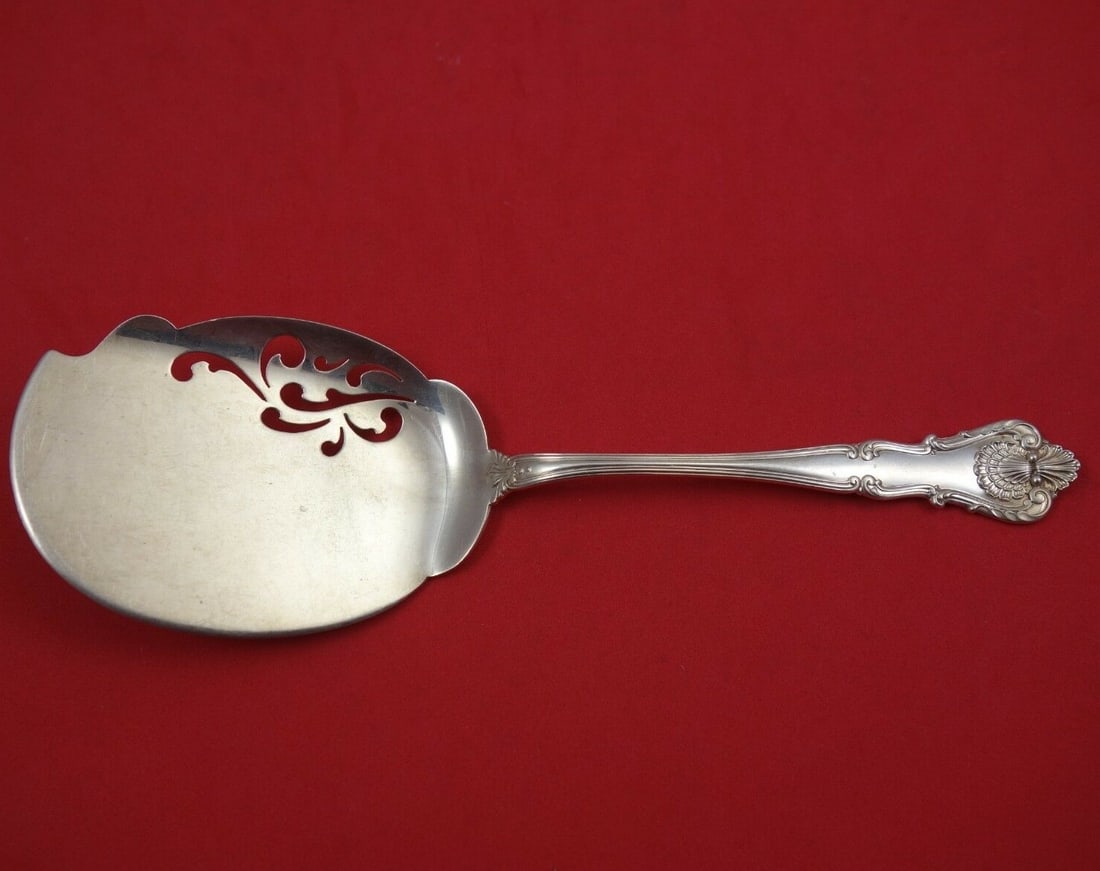 Durgin New Queens Sterling Silver Oyster Server 8 3/8 inches: Durgin New Queens Sterling Silver Oyster Server 8 3/8 inches This exquisite oyster server is crafted from sterling silver and features the elegant New Queens pattern by Durgin. Measuring 8 3/8 inches,