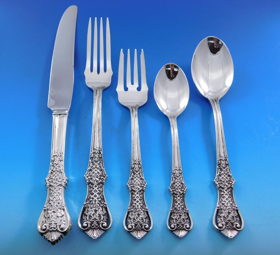 Vera Wang Trellis Sterling Silver Flatware Set 30 pcs Rare: Vera Wang Trellis Sterling Silver Flatware Set 30 pcs Rare Elevate your dining experience with the Trellis by Vera Wang Sterling Silver Flatware Set. This exquisite 30-piece set showcases the artistry