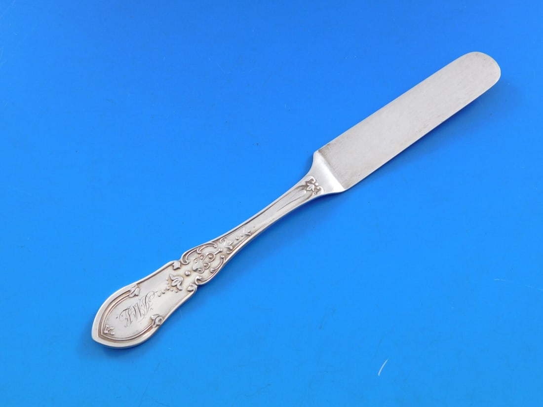 Shiebler Dew Drop Sterling Silver Pate Knife Vintage 5 1/4": Shiebler Dew Drop Sterling Silver Pate Knife Vintage 5 1/4" Discover a rare vintage pate knife in the exquisite "Dew Drop" pattern by Shiebler, crafted from sterling silver circa 1860. This elegant se