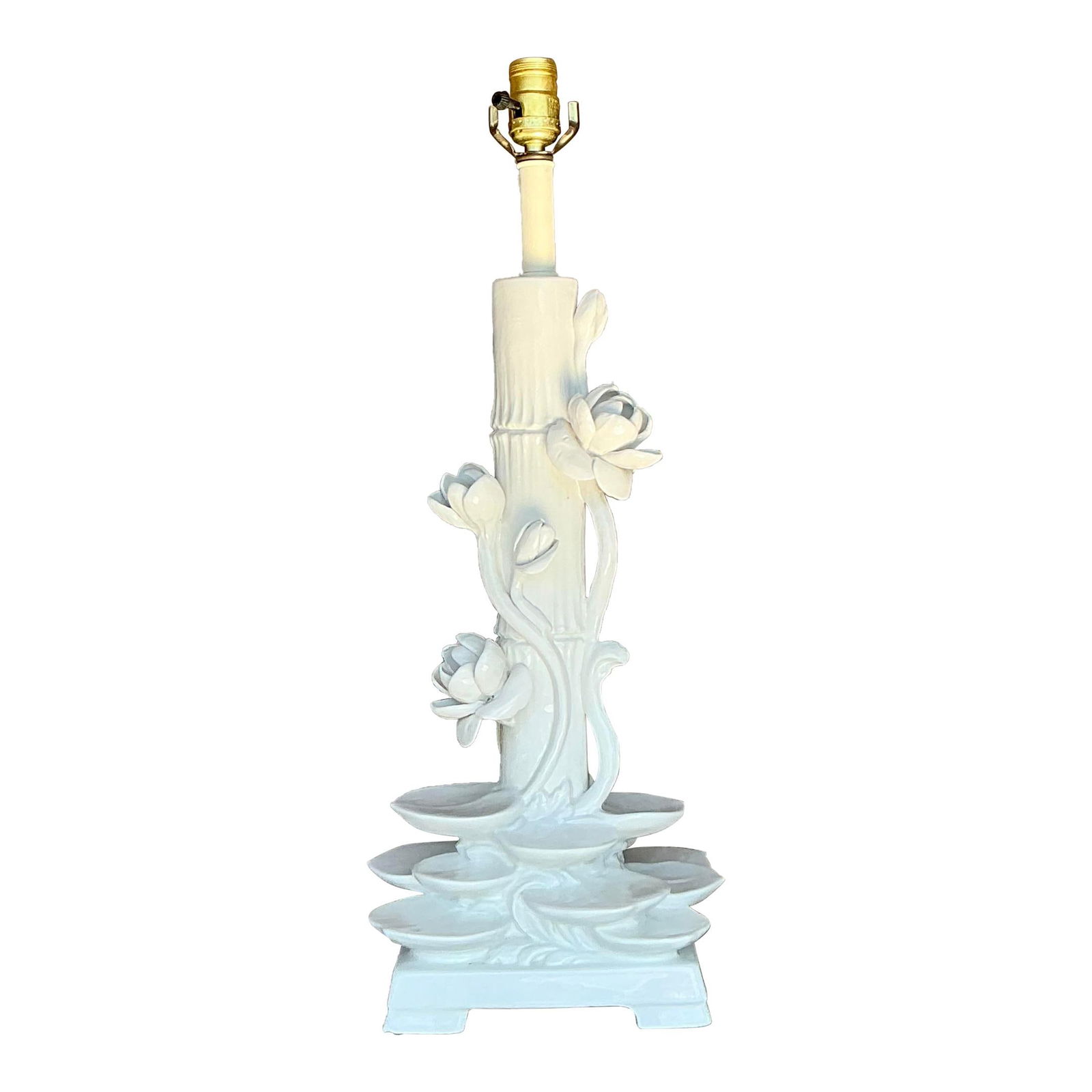 Vintage Regency White Ceramic Lotus Lamp 21.5 Tall: Vintage Regency White Ceramic Lotus Lamp 21.5 Tall Enhance your home with this exquisite vintage Regency-style glazed ceramic lamp. Featuring a delicate white finish and an intricate lotus flower desi