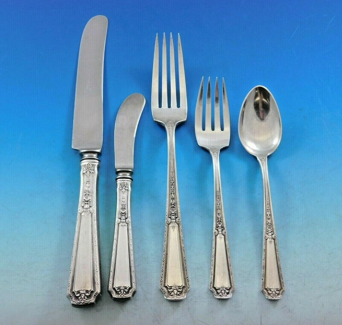 Towle Louis XIV Sterling Silver Flatware Set 65 Pieces for 12: Towle Louis XIV Sterling Silver Flatware Set 65 Pieces for 12 Elevate your dining experience with this exquisite Louis XIV Sterling Silver Flatware Set by Towle, designed for 12 people. This elegant s