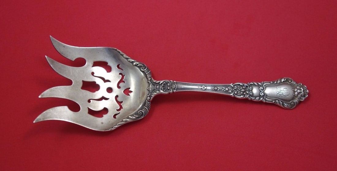 Gorham Baronial Old Sterling Silver Fish Serving Fork 8 7/8": Gorham Baronial Old Sterling Silver Fish Serving Fork 8 7/8" This exquisite serving fork from Gorham features the classic Baronial Old pattern, showcasing a beautifully pierced design ideal for servin
