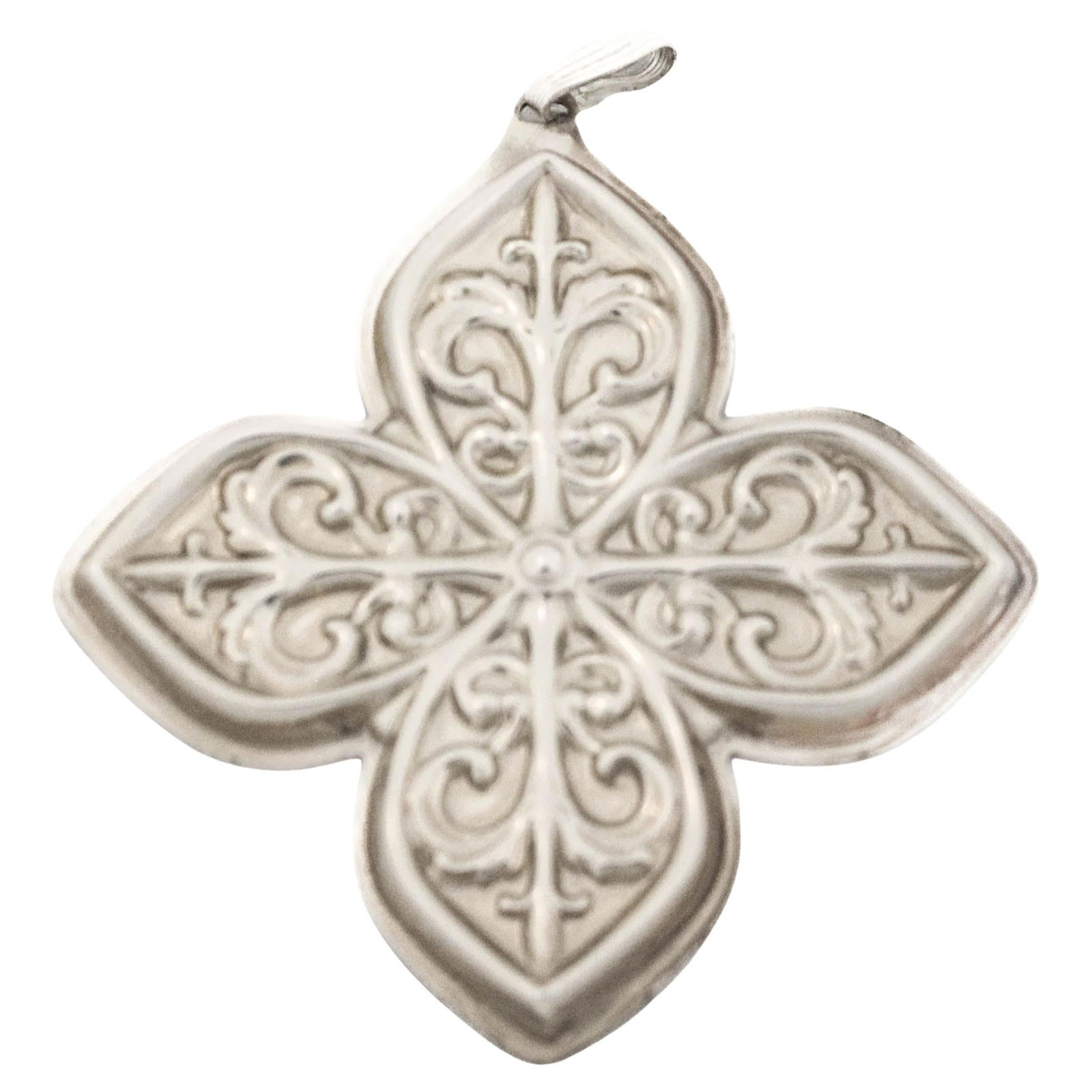 Reed and Barton Sterling Silver 1982 Christmas Cross Ornament: Reed and Barton Sterling Silver 1982 Christmas Cross Ornament Celebrate the holiday season with this exquisite sterling silver Christmas ornament by Reed and Barton, dated 1982. This beautifully craft