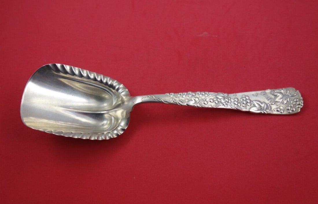 Tiffany & Co. Vine Sterling Silver Cracker Scoop 9.5in Rare Vintage: Tiffany & Co. Vine Sterling Silver Cracker Scoop 9.5in Rare Vintage Discover the elegance of the Vine by Tiffany Sterling Silver Cracker Scoop, a stunning piece from the renowned Berlin Collection. Cr