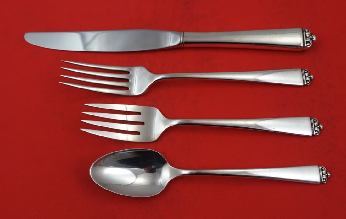 Oneida Reigning Beauty Sterling Silver 4-Piece Place Setting: Oneida Reigning Beauty Sterling Silver 4-Piece Place Setting Experience elegance with the Reigning Beauty flatware set by Oneida. This 4-piece place setting is crafted from high-quality sterling silve