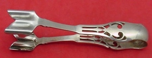 Watson Sterling Silver Putnam Asparagus Serving Tong 4 3/4": Watson Sterling Silver Putnam Asparagus Serving Tong 4 3/4" Presenting the Putnam by Watson Sterling Silver Asparagus Serving Tong, an exquisite addition to your dining collection. This individual ser