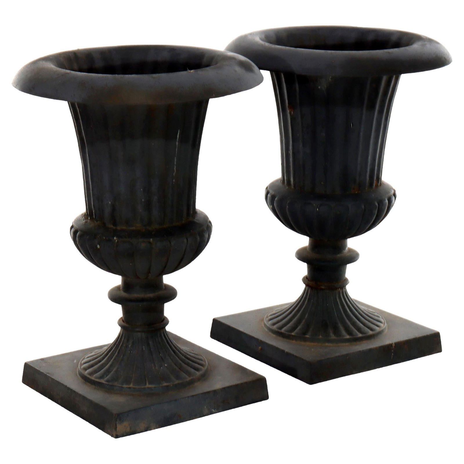 Set of 2 Early 20th Century Cast Iron Melon Ribbed Garden Urns: Set of 2 Early 20th Century Cast Iron Melon Ribbed Garden Urns This pair of antique neoclassical garden urns is crafted from cast iron and dates to circa 1930. Featuring a distinctive melon ribbed des