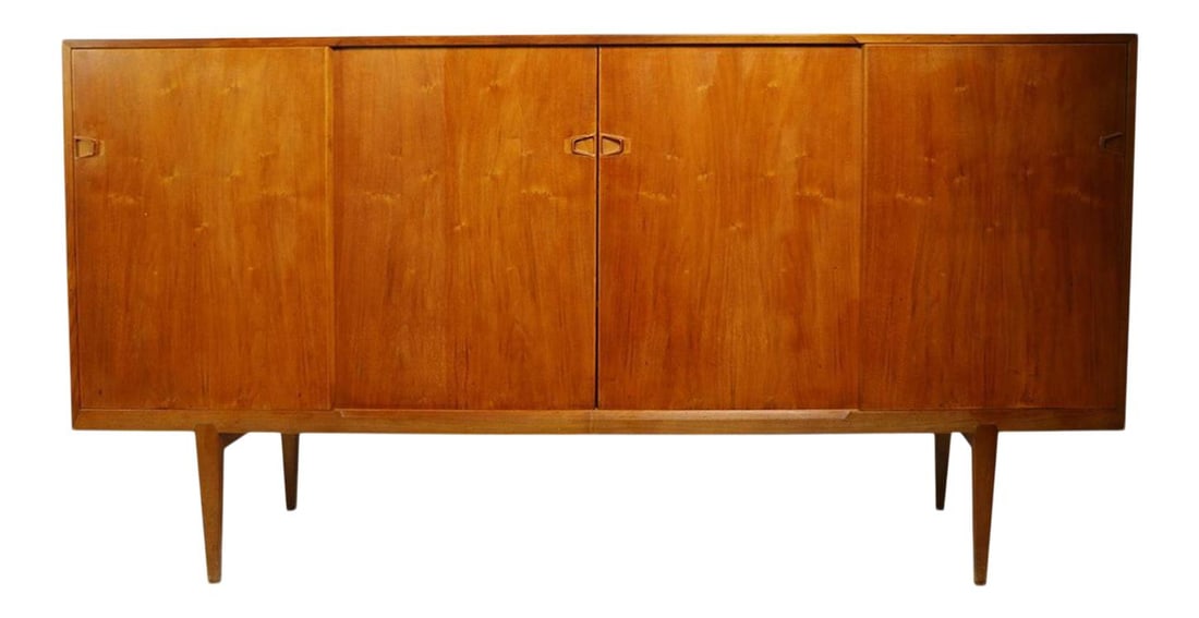 Danish Modern Walnut Credenza by Rosengren Hansen: Danish Modern Walnut Credenza by Rosengren Hansen This classic Danish modern credenza, designed by Rosengren Hansen and produced by Brande Mobelindustri, showcases a timeless aesthetic with its elegan