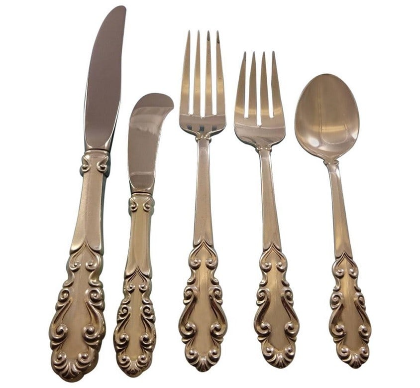 Towle Esplanade Sterling Silver Flatware Set 40 Pieces for 8 with Storage Chest: Towle Esplanade Sterling Silver Flatware Set 40 Pieces for 8 with Storage Chest Elevate your dining experience with the Esplanade by Towle Sterling Silver Flatware Set. This exquisite 40-piece collect