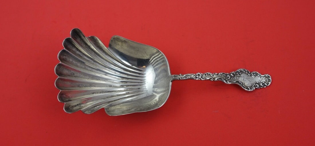 Durgin Watteau Sterling Silver Cracker Scoop 7 5/8 Inch Serving Piece: Durgin Watteau Sterling Silver Cracker Scoop 7 5/8 Inch Serving Piece This exquisite Durgin sterling silver cracker scoop features the elegant Watteau pattern, measuring 7 5/8 inches in length. Crafte